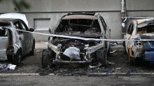 Bježali od policije pa se zabili u skladište: Auto izgorio, nekoliko je ozlijeđenih