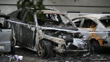Drama na Trešnjevci: U požaru uništen BMW, oštećeni i drugi automobili i stanovi