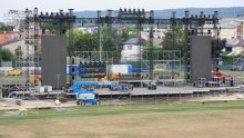Impozantna pozornica i oprema: Pogledajte prizore priprema za Thompsonov koncert u Zaprešiću