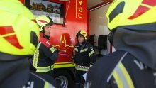 Grom zapalio kuću, požar se proširio na dvije susjedne - vatrogasci su spriječili veću štetu