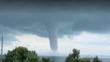 VIDEO Dramatični prizori iz Njemačke: Snimljen golemi vodeni tornado