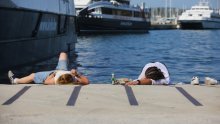 Leže nasred ceste, građani zovu Hitnu: Više od 50 intervencija zbog alkoholiziranih turista