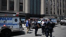 FOTO Ljudi u crnom popeli se na vrh Empire State Buildinga: Pogledajte transparent