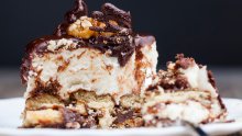 Ledena torta od keksa idealna je za vruće dane, a priprema je tako lagana