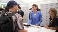 Iznenađenje na Wimbledonu: Princeza Kate prodavala ulaznice i oduševila navijače u redu