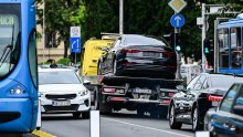 FOTO/VIDEO Detalji nesreće u kojoj su sudjelovale Vladine limuzine: Vozilo naletjelo na nove separatore u Savskoj