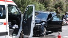 FOTO Težak sudar kod Šibenika: Mercedes se zabio u vozilo saniteta, šest osoba prevezeno u bolnicu