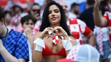 Ivana Knoll bodrila Vatrene protiv Portugala, pažnju ukrala kravatom oko vrata