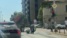 Nesreća u Zagrebu: U sudaru kamiona i motora ozlijeđena jedna osoba