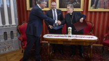 Između predstavnika Vlade i Crkve pala žarulja, ministar Vlajčić: Božja prisutnost je tu