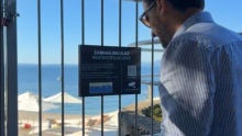 VIDEO Miletić ponovno prerezao lokote na ulazu na plažu: 'Moćnici i elite drmaju našom državom'