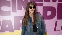 Kakva žena, njoj sve pristaje! Monica Bellucci iznenadila izdanjem u kojem je inače ne viđamo