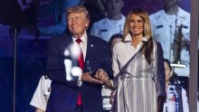 Ovaj kroj nikad ne izlazi iz mode: Melania Trump odabrala haljinu u kojoj svaka žena izgleda elegantno