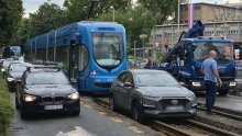Dvaput je dvaput: U svega nekoliko sati automobil ponovno uletio u raskopane tračnice u Zagrebu