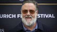 Russell Crowe podijelio rijetku fotku najmlađeg sina za 20. rođendan: 'Ovaj nevjerojatni mladić'
