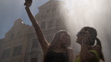 Fotografije s ljetovanja mogu prevarantima reći puno više nego što mislite