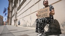 Zviždačica Cvrtila sjela ispred Ustavnog suda s jasnom porukom: Čekam odluku!