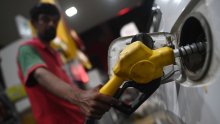 Unatoč novim sukobima na Bliskom istoku, cijena nafte opet pada