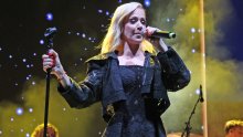 Jelena Rozga još jednom dokazala da su mini haljine njezin modni zaštitni znak