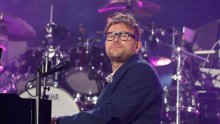 Britanski glazbenik uz studente u Srbiji: Frontmen benda Blur na nastupu nosio majicu s jasnom porukom