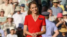 Svi su gledali u nju: Predivna Kate Middleton oduševila crvenim izdanjem na Wimbeldonu