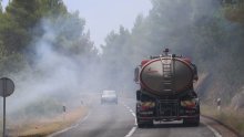 Velika borba s vatrom na Korčuli: Na terenu 220 vatrogasaca, stiže i treći kanader