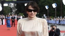 Spoj glamura i odvažnosti: Francuska diva pokazala kako izgleda elegancija bez klasične haljine