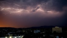 Na snazi meteoalarm! Stižu jaki pljuskovi i grmljavina, a jednoj regiji prijeti i tuča
