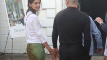 Katie Holmes ponovno zaljubljena: Uhvaćena u intimnim trenucima s cijenjenim slikarom