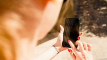 Zbog vrućina mnogi rade istu pogrešku s mobitelom, a posljedice mogu biti skupe