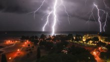 DHMZ oglasio alarme: Pripremite se - stižu paklene vrućine i grmljavinsko nevrijeme