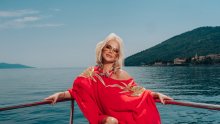 Maja Šuput očarala još jednim badićem iz svoje bogate kolekcije
