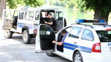 Pustio pse na policajce pa prijetio da će ih raznijeti bombom: Završio u pritvoru