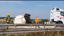 VIDEO Kaos na A3: U sudaru se prevrnula cisterna, vozi se sporo u jednom traku
