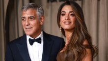 Mediteranski glamur: Amal Clooney u retro outfitu pokazala da se brušena koža može nositi i ljeti
