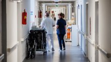 Zbog preopterećenja i neobične epidemije 'ljetnih bolovanja' splitska bolnica počinje uvoziti radnu snagu