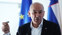 Dvojac koji želi uložiti u Hajduk, slovenskom premijeru poklonio Hajdukov dres s Livajinim potpisom