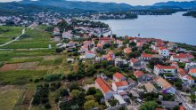 Histerija zbog srpske obitelji s 'problematičnim' tablicama: Otočani nam se ispričavaju