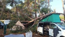 FOTO Snažna pijavica poharala kampove na Lošinju: Dvoje ozlijeđenih prebačeno helikopterom u Rijeku