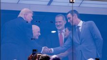 Trump se nakon prijetnji Španjolskoj rukovao s premijerom Sánchezom