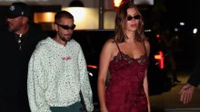 Zavodljiva haljina Hailey Bieber u prvi je plan istaknula njezine kilometarski duge noge