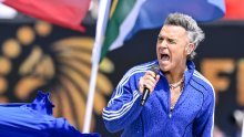 Robbie Williams objasnio misteriozni bijeli predmet koji mu je ispao iz usta na SP-u