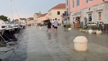 Meteotsunami pogodio Hvar i Vis: Prvo su poplavljene rive, a onda je more 'nestalo'