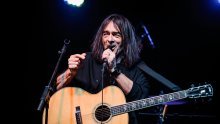 Bezvremenski stihovi legende rocka: Dado Topić objavio knjigu kojom slavi 60 godina karijere