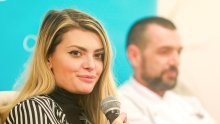 Ella Dvornik oduševila neobičnim izdanjem: U čipkastom kompletu pripremala hamburgere