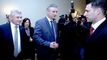 Karamarko se sastaje s Petrovom, Milanović šalje Hajdaša Dončića