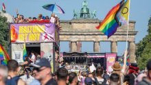 Stotine tisuća ljudi na berlinskoj povorci ponosa: Nećemo utihnuti!