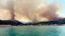 VIDEO Požar u Italiji: Morem evakuirano više od 400 turista i kupača