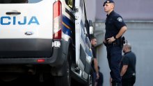 Policija uhitila napadača iz Slavonskog Broda: Brutalno udarao muškarca na podu
