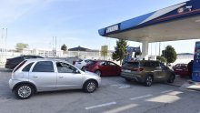 Započele su gužve na benzinskim postajama: 'Atmosfera je napeta'